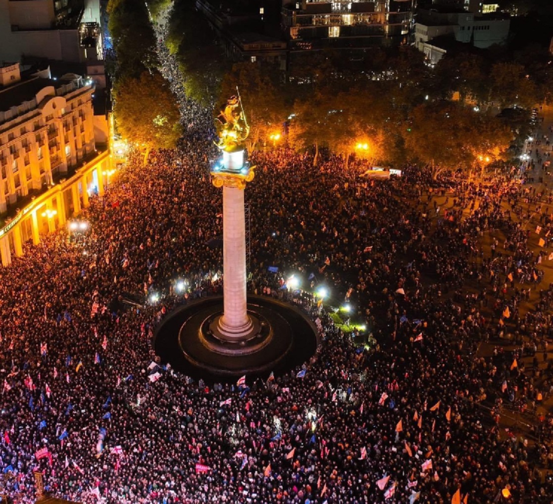 Zeci de mii de demonstranți pro-UE s-au adunat în Georgia