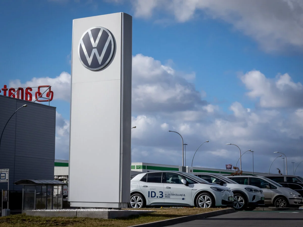 Volkswagen reduce salariile angajaților. Liderii sindicali amenință cu greve