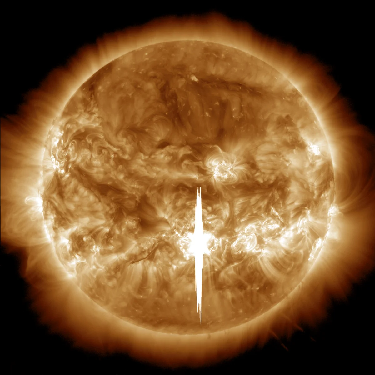 Cea mai puternică erupție solară din ultimii 7 ani lovește astăzi Pământul