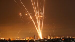 Iran a atacat Israelul. Ministerul Apărării, lovit de o rachetă. Netanyahu, mesaj pentru poporul iranian. A fost lovit un centru nuclear. Video