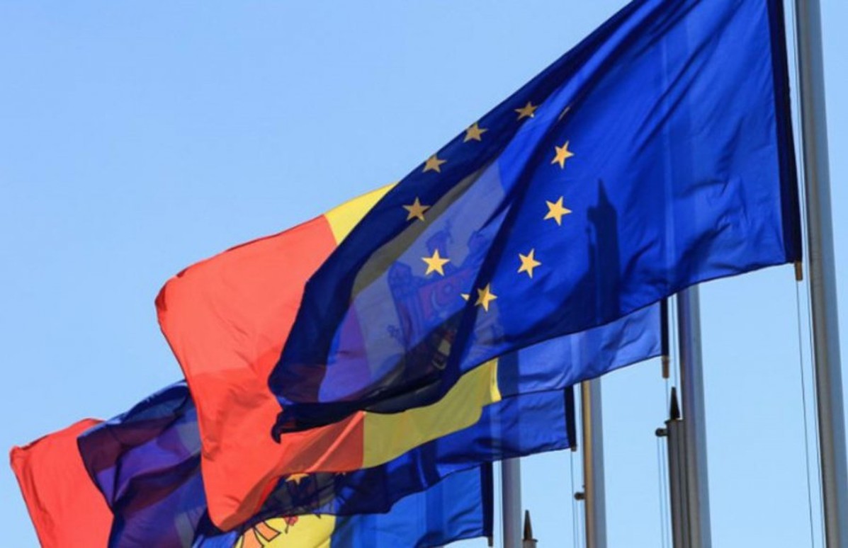 Drapelul UE și cel al Republicii Moldova