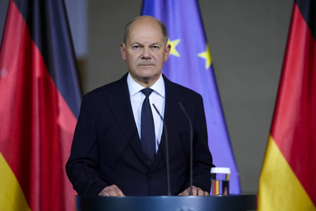 La un pas de demitere, Scholz vrea acum relații bune cu SUA