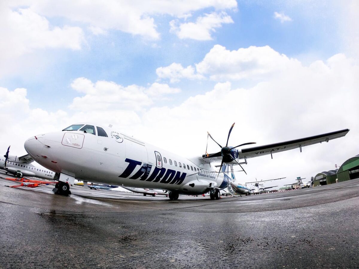 Pierdere de un milion de euro pentru Tarom. Au fost necesare 111 zile pentru a ridica o aeronavă de la sol