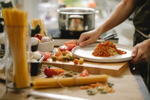 Gnocchi la cuptor cu broccoli și pesto. Gustul verii într-o rețetă plină de poveste
