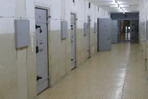 O țară din Europa eliberează 10.000 de pușcăriași. Decizia a stârnit un val de nemulțumiri