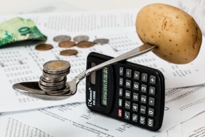 Risc de recesiune în România: Deprecierea leului duce la un fenomen de temut