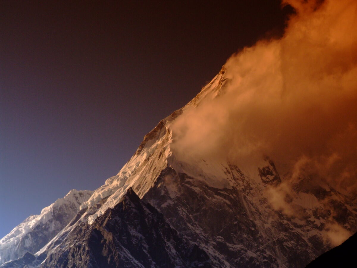 Tragedie în alpinism, după o ascensiune istorică pe Langtang Lirung. Un alpinist slovac și-a pierdut viața în Nepal