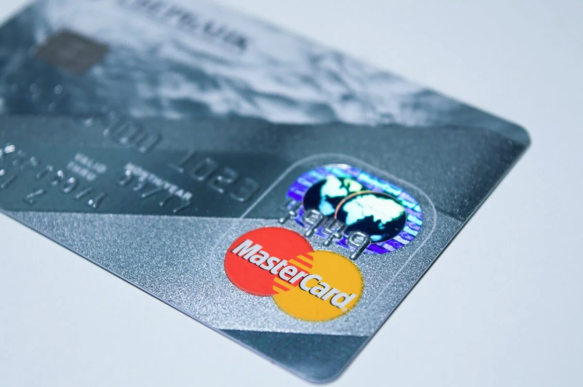 Decizie importantă la Mastercard. Cum vor fi afectați clienții