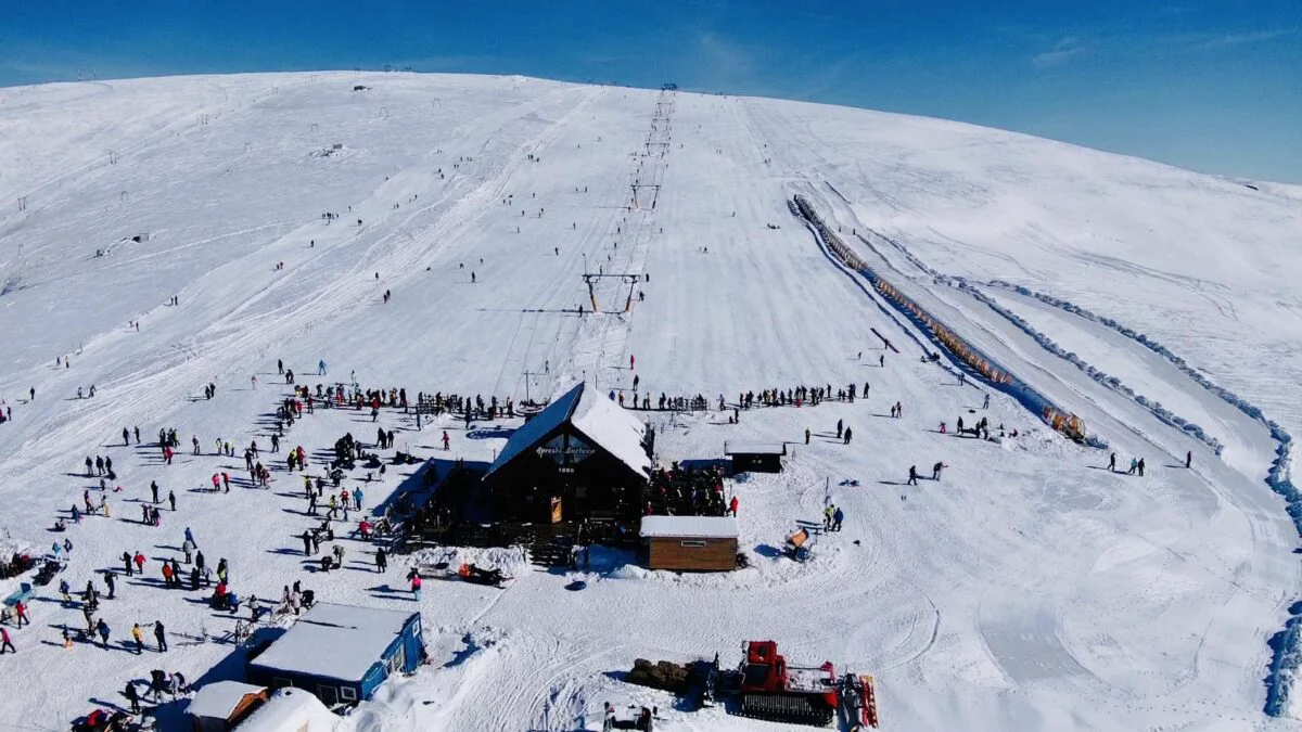 Locul din România care îți taie răsuflarea. Mulți turiști îl iau cu asalt iarna