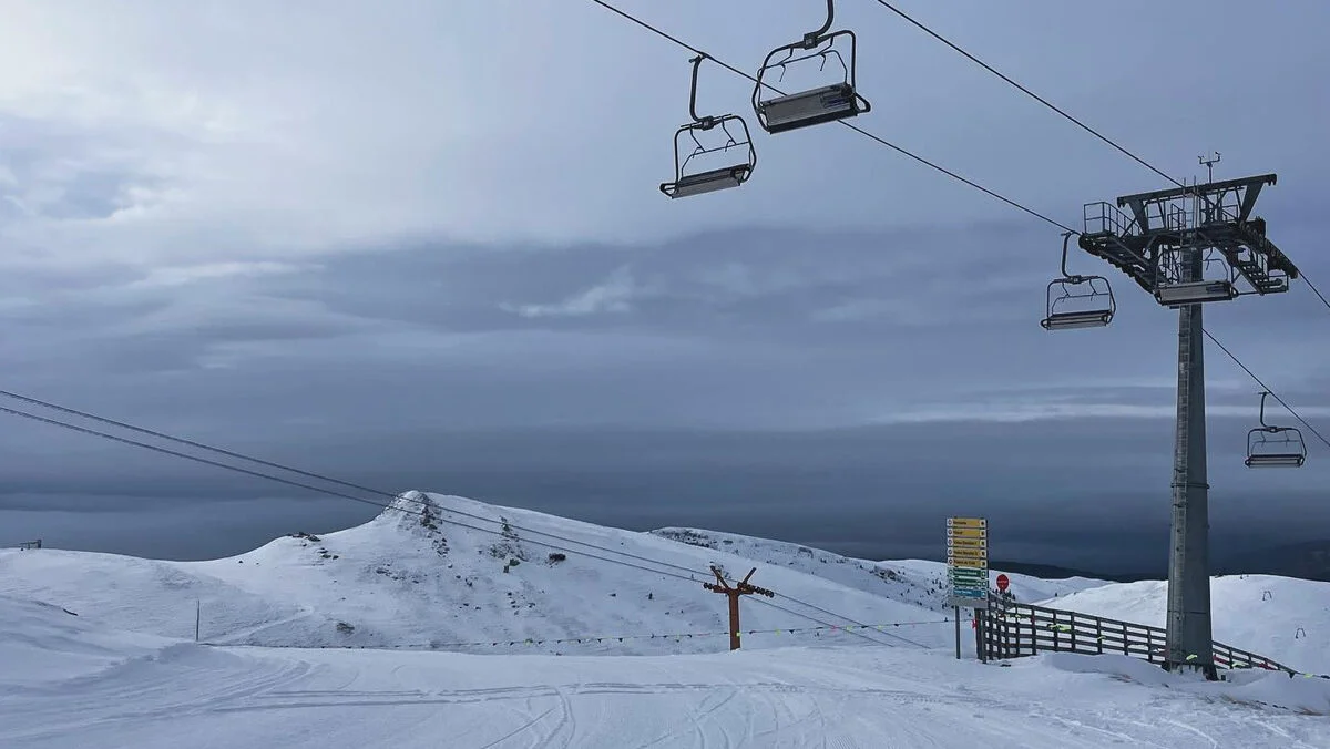 Pârtiile din Sinaia, luate cu asalt. Prognoza meteo anunță ninsori abundente