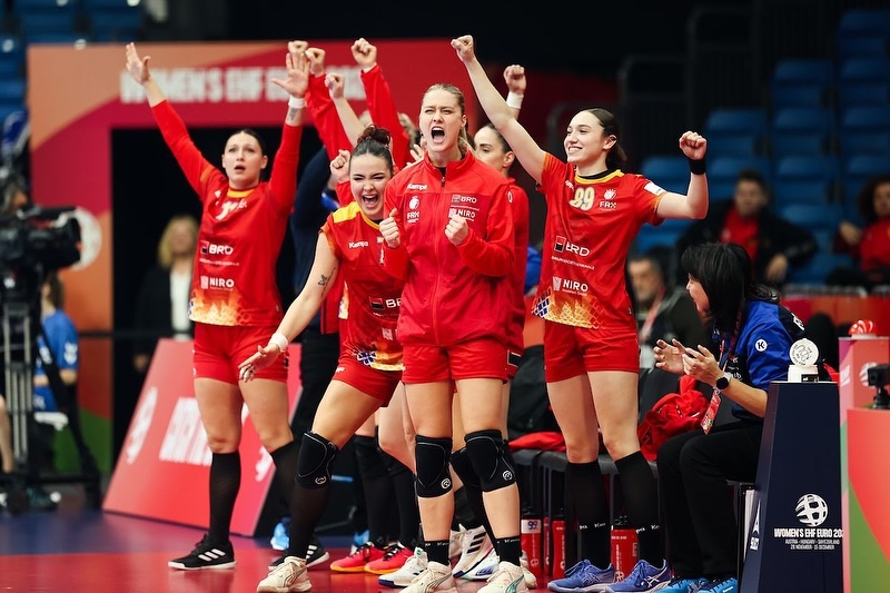 Handbal. România, victorie cu Serbia, 27-25, la Campionatul European. „Tricolorele”, în cursă pentru calificare