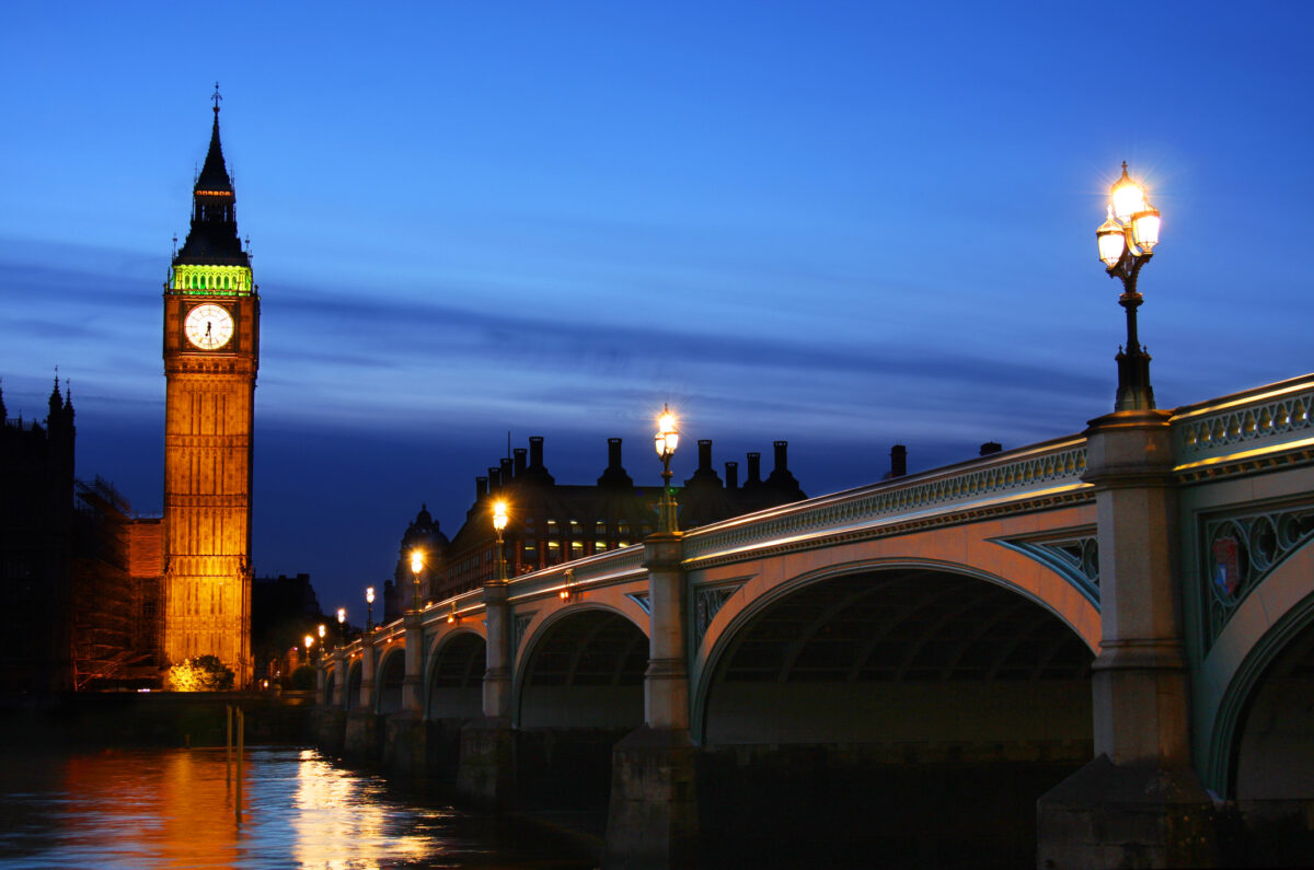 Atac violent în centrul Londrei, pe Westminster Bridge. Un bărbat se află în stare critică