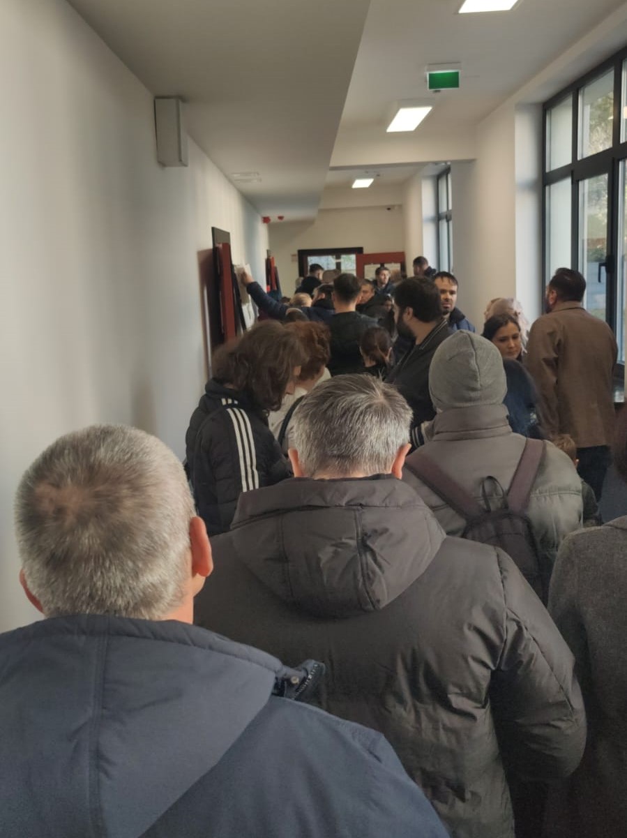 coadă la sectia de votare