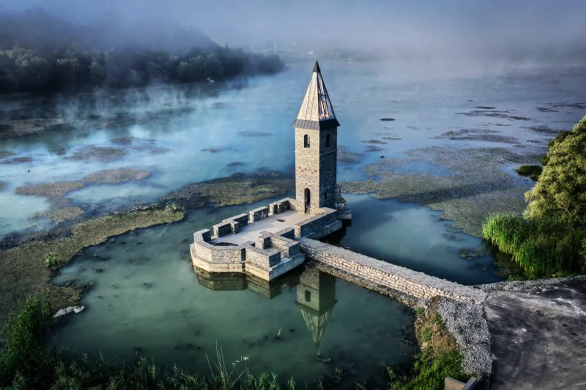 Biserica din lacul Bezid reconstruită