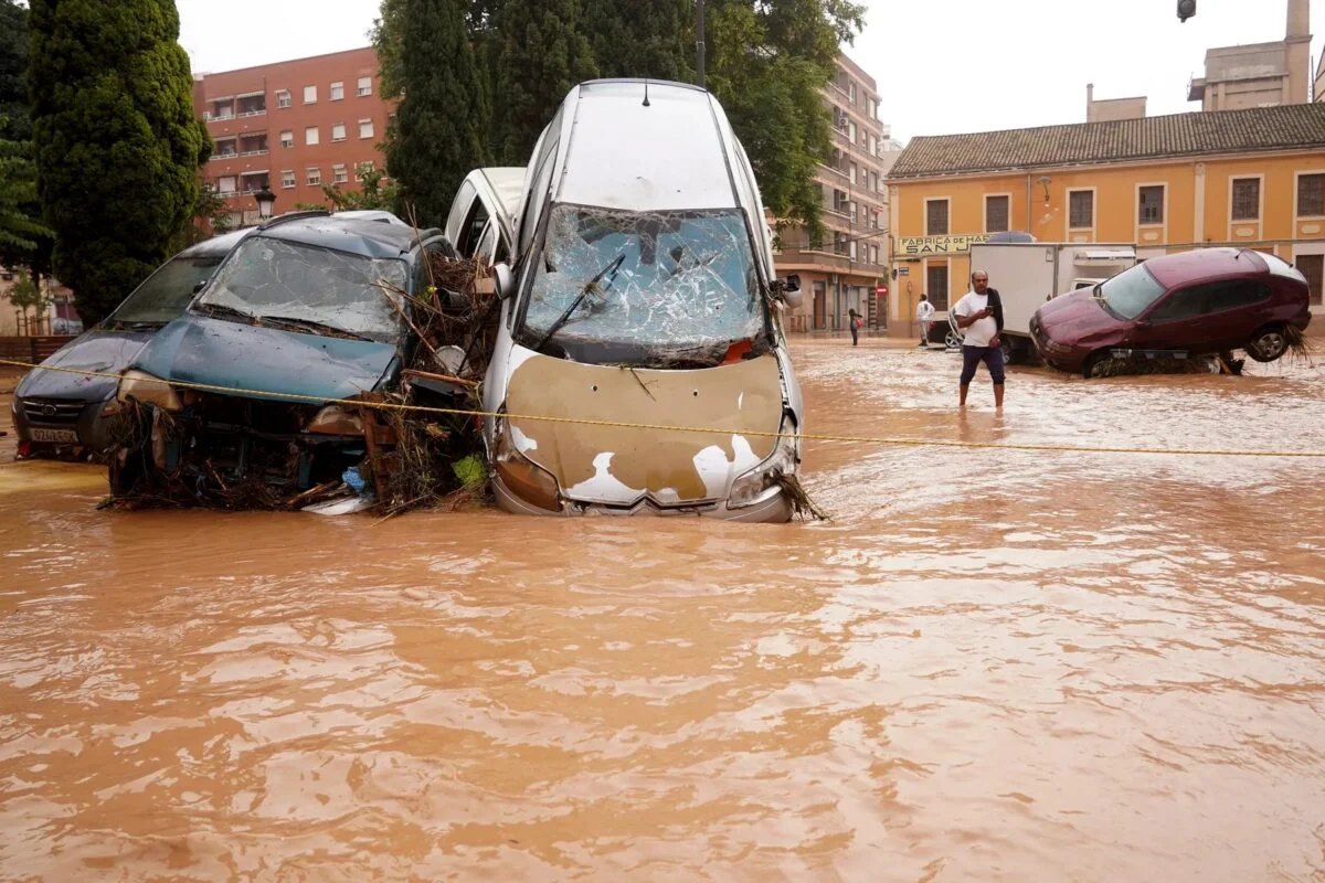 Inundațiile catastrofale din Spania continuă. Cod roșu de pericol extrem în Barcelona