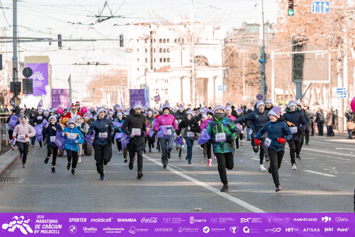 Maratonul de Crăciun a adunat peste 1.500 de amatori ai sportului în centrul capitalei. Traseul a fost plin de daruri