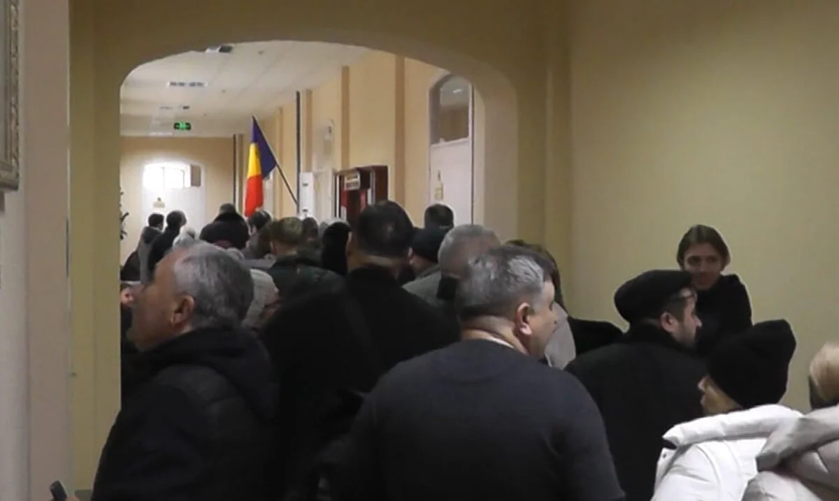 Cozi la secţiile de votare din stânga Prutului. De ce au făcut unii cale întoarsă. Video