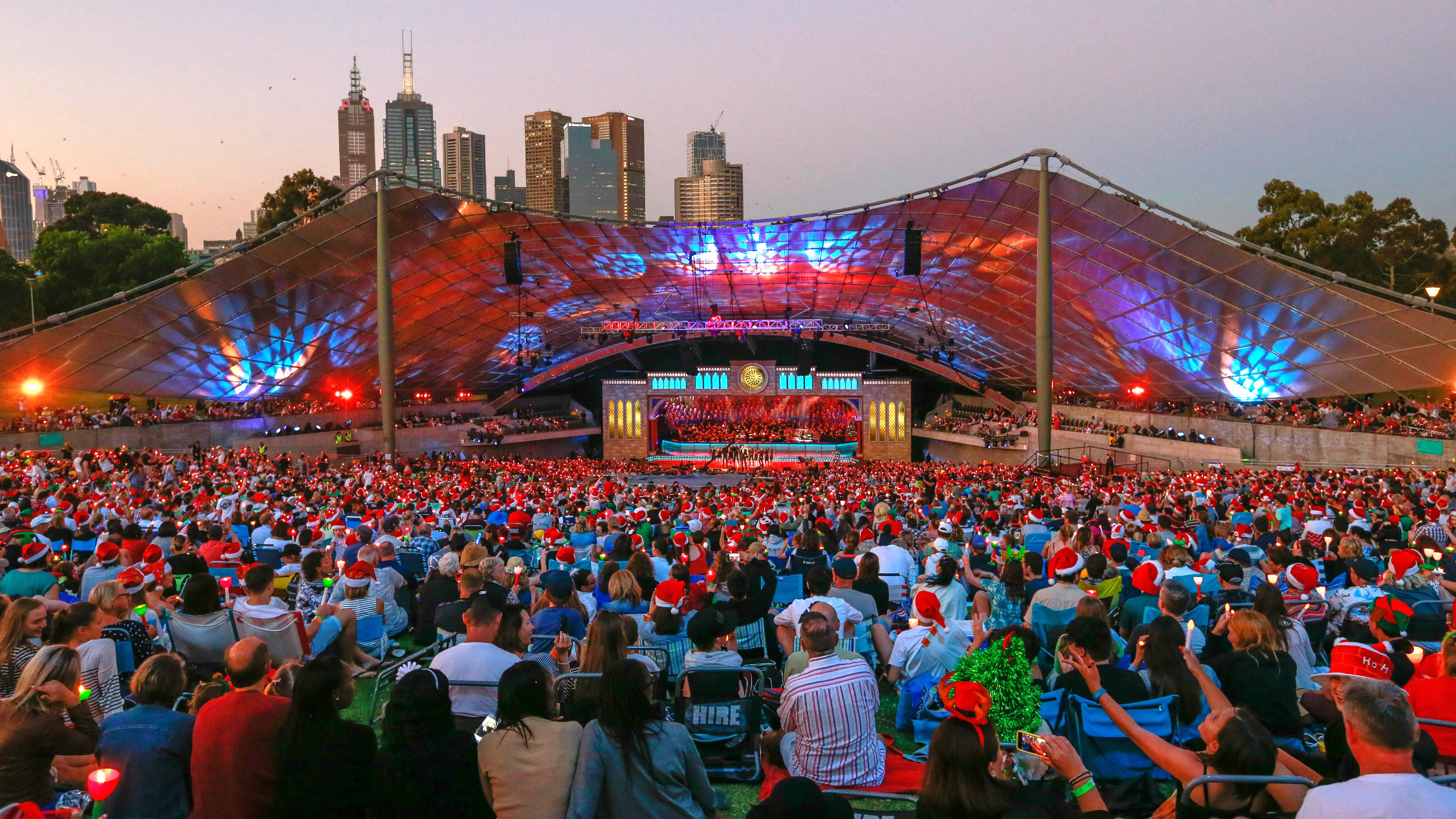 Tradiții de Crăciun. Carols by Candlelight, seara de colinde din Australia