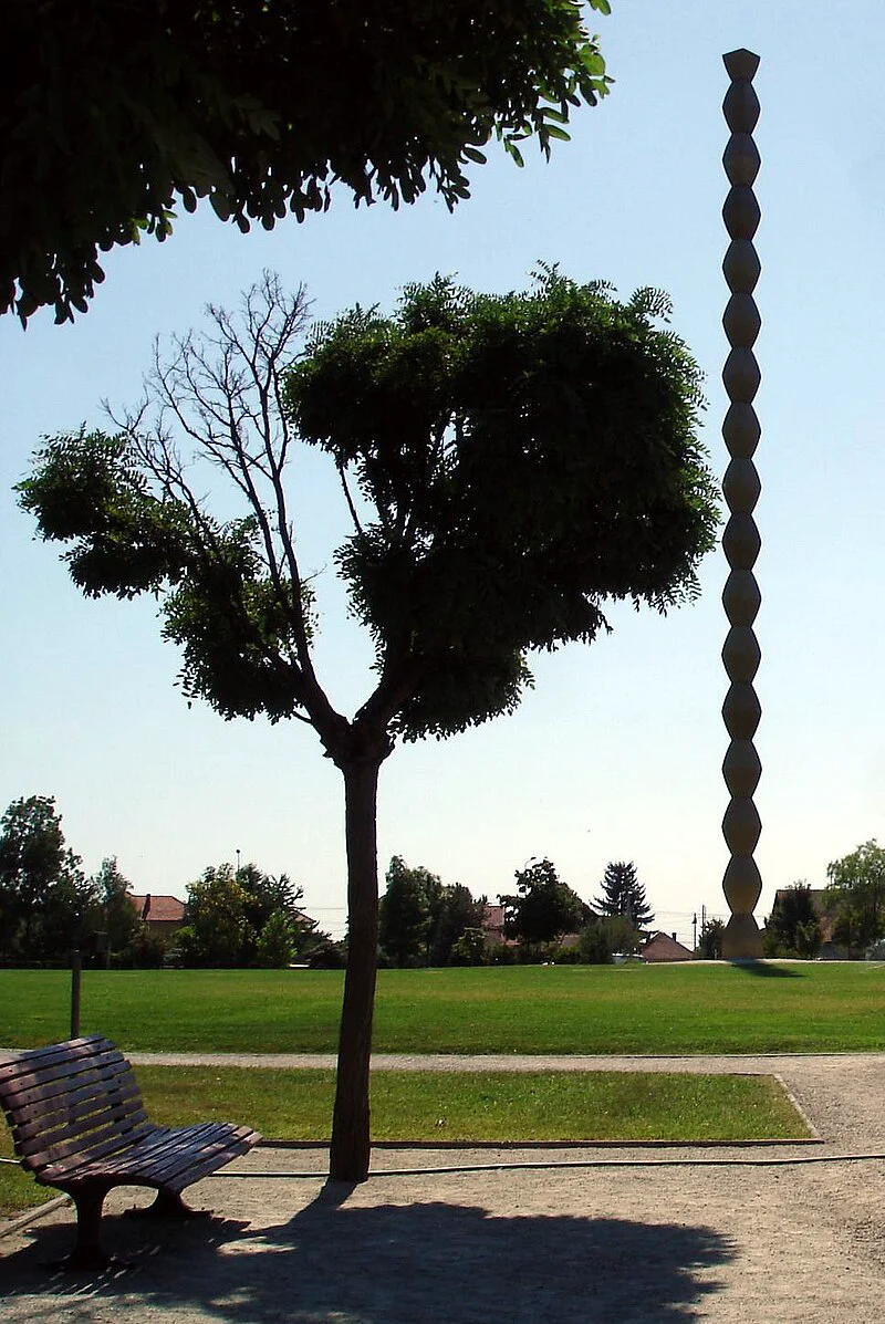 Coloana Infinitului, Constantin Brâncuși