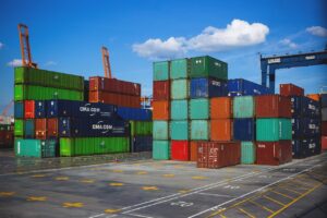 Importurile și exporturile au crescut în România. Deficitul comercial s-a adâncit cu peste 10%