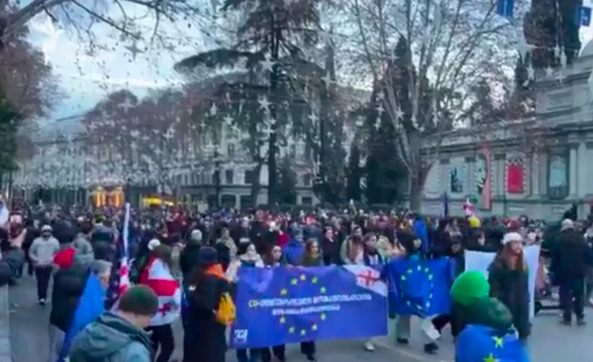 Noi tensiuni în Tbilisi. Georgienii nu renunță la protestele pro- europene