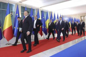 Trebuie reduse cheltuielile statului. Trei ani de măriri de taxe n-au avut niciun efect pe deficit