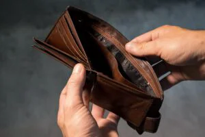 Pragul sărăciei, stabilit la 63 de lei pe zi. Românii cei mai afectați