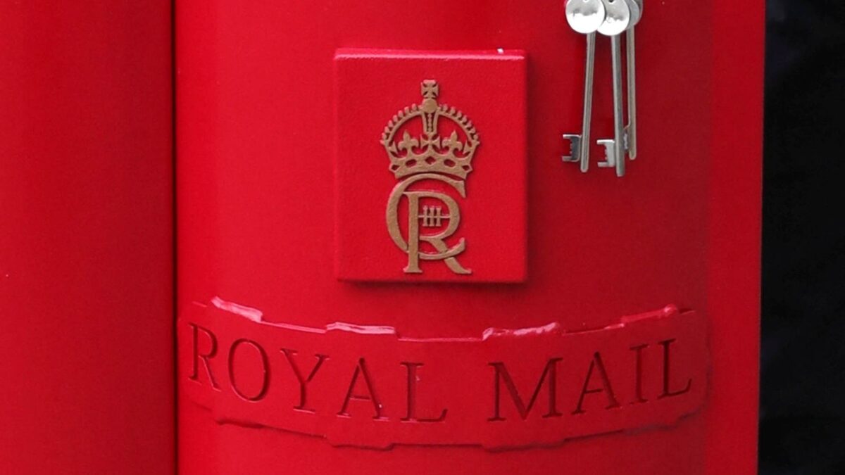 Guvernul britanic aprobă achiziția Royal Mail de către miliardarul ceh Daniel Kretinsky