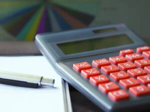 O nouă taxă pregătită de Guvern. Mulți români vor avea de suferit