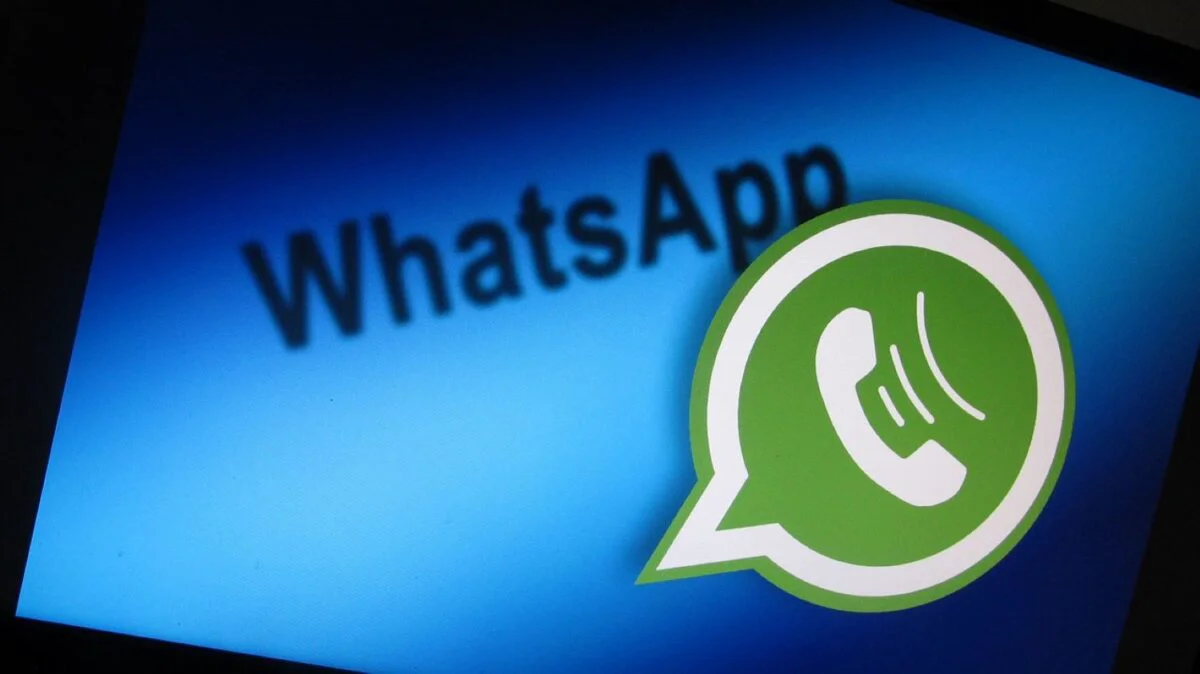 Inteligența Artificială, disponibilă pe WhatsApp și X. Cum răspunde asistentul Grok