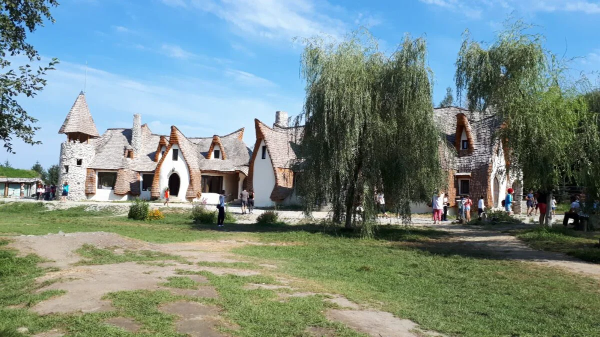 Castelul de lut de la Valea Zânelor, închis definitiv