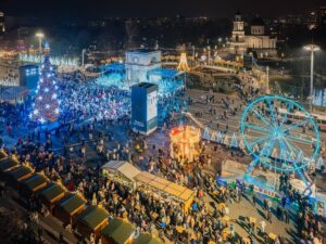 Atmosferă de sărbătoare la Chișinău. În PMAN a fost inaugurat pomul de Crăciun și târgul dedicat sărbătorilor de iarnă