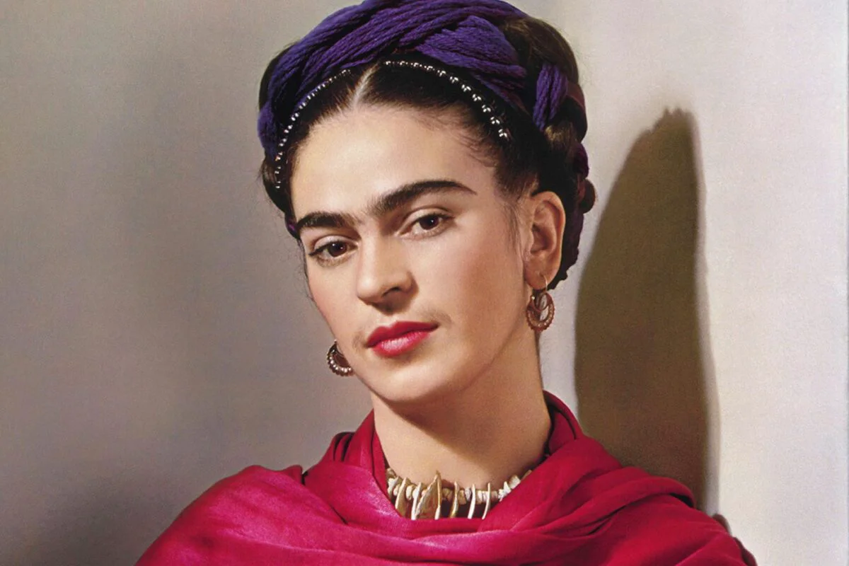 Frida Kahlo, artista care a redefinit frumusețea și a inspirat generații