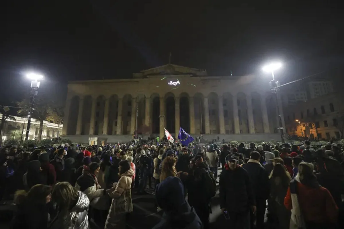 Protest de amploare în faţa Parlamentului, la Tbilisi. Nu e liniște nici de Crăciunul ortodox pe stil vechi