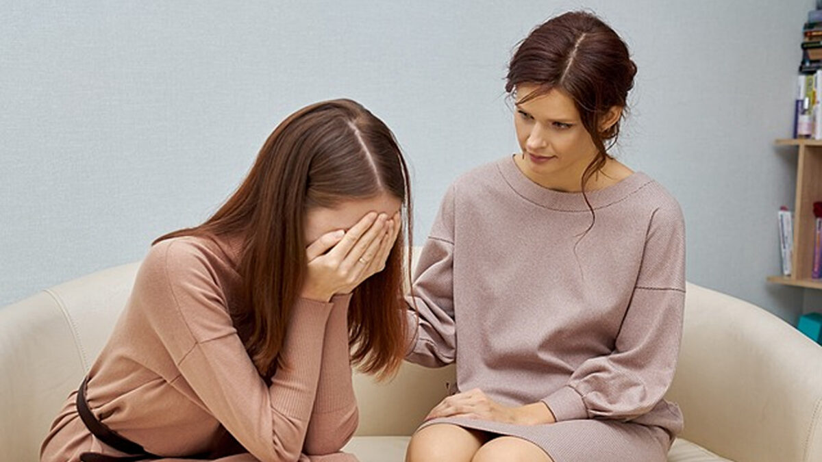 Aproape toată Generația Z merge la psiholog. Terapia e noua normalitate