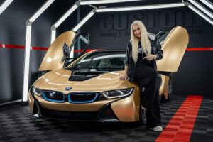 Asia Expres nu a îmbogățit-o pe Anda Adam. Vedeta s-a întors pe șantier
