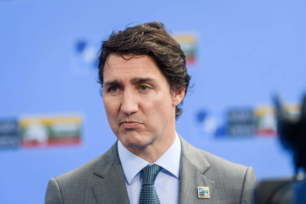 Demisia lui Trudeau sau căderea unei „icoane progresiste”