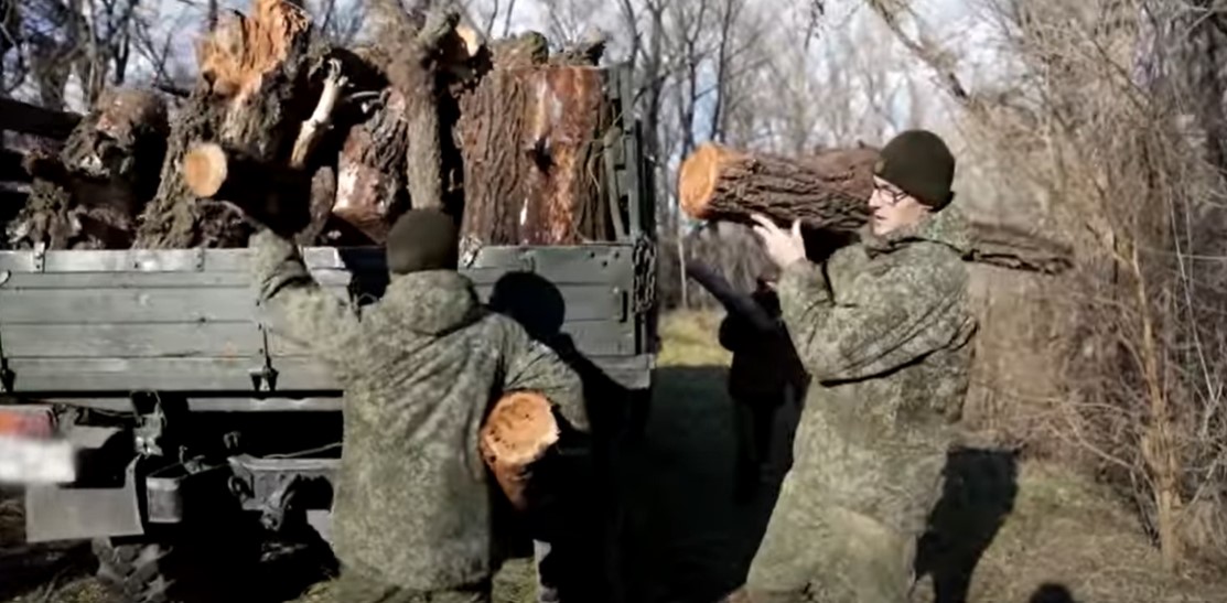 Păduri sacrificate și bucătării de campanie de Crăciun. Soldații lui Putin din Transnistria, în acțiune. Video