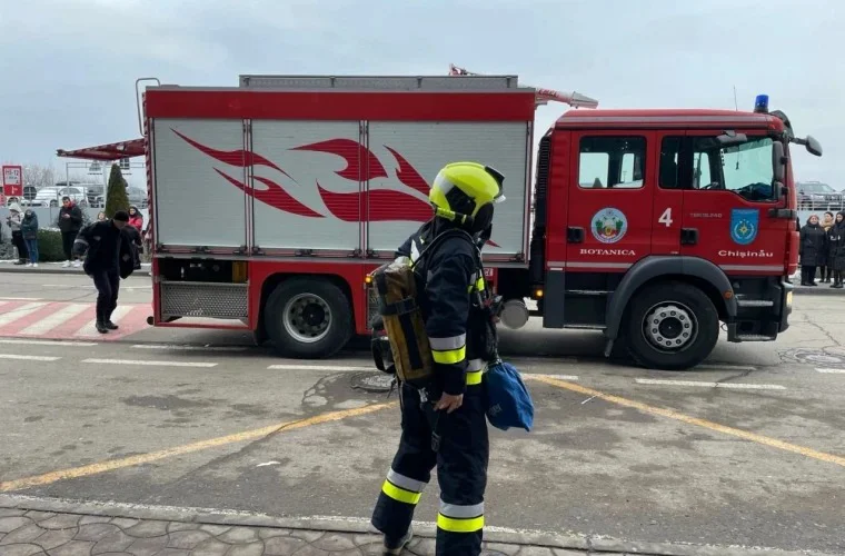 Alerte în lanț pe Aeroportul internațional Chișinău. Trei echipaje ale pompierilor, la fața locului