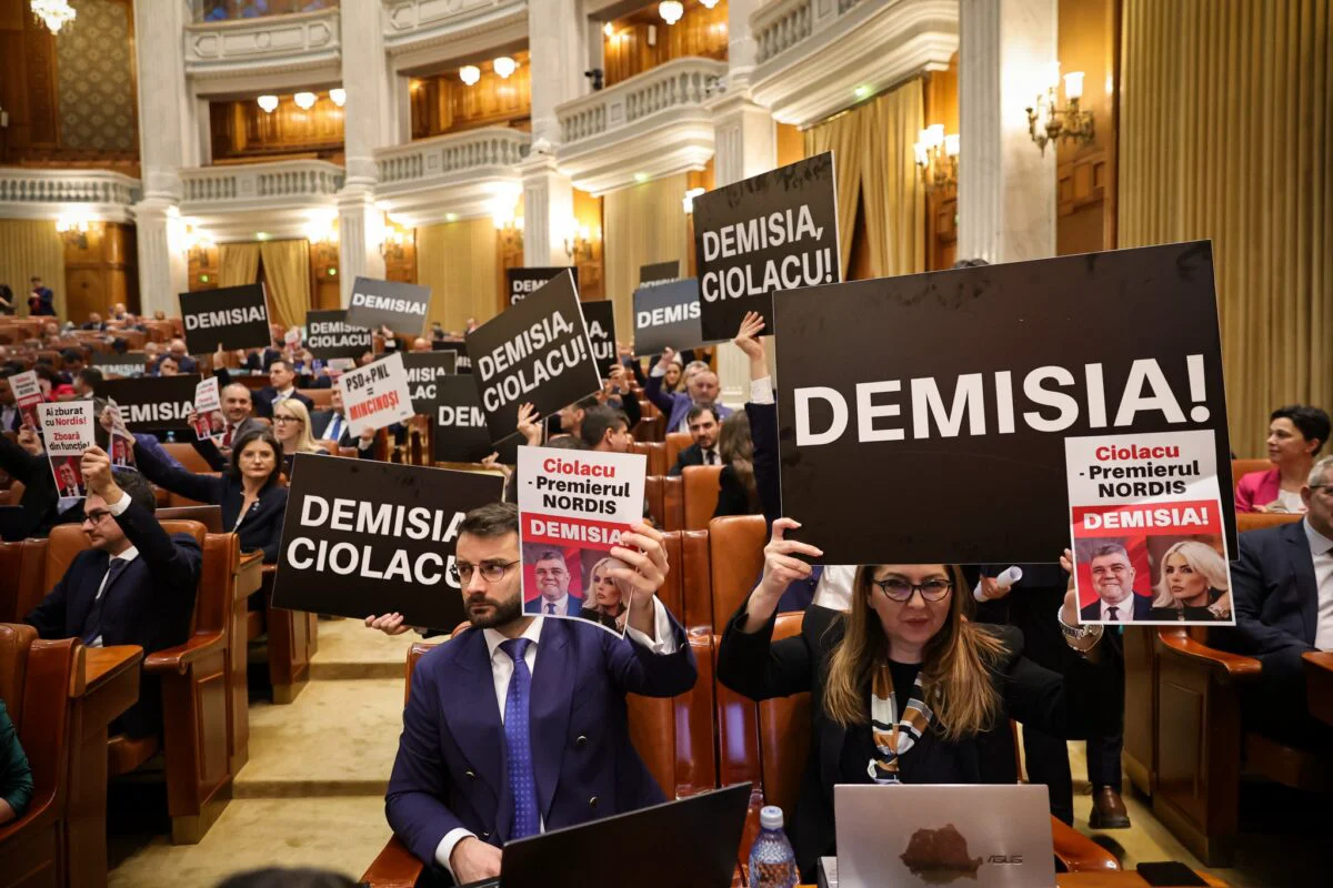 AUR vrea sesizarea CCR contra lui Nicușor Dan