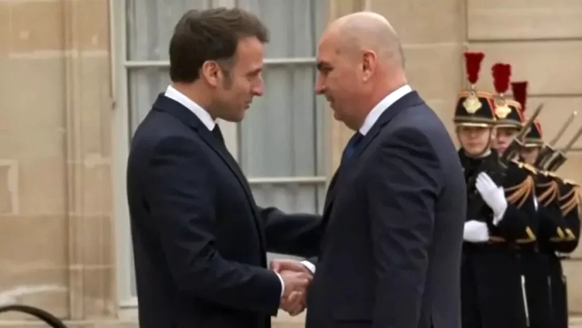 Bolojan, primit de Macron la Palatul Élysée. Participă la summitul privind securitatea în Ucraina. Video