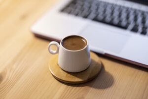 Cafeaua cu cofeină, benefică pentru femeile de peste 50 de ani. Studiu