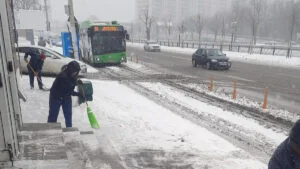 Situație tot mai gravă la București. Zăpada va atinge jumătate de metru. Alertă ANM