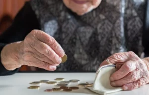 Bani din două surse pentru pensionari. Există o importantă condiție