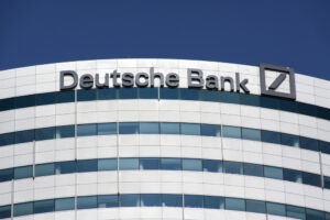 Deutsche Bank va concedia 2.000 de angajați și va închide un număr semnificativ de sucursale