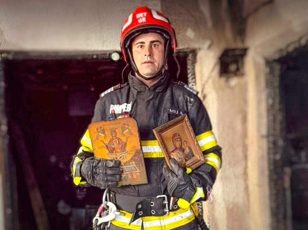 Două icoane ale Maicii Domnului au rămas aproape intacte