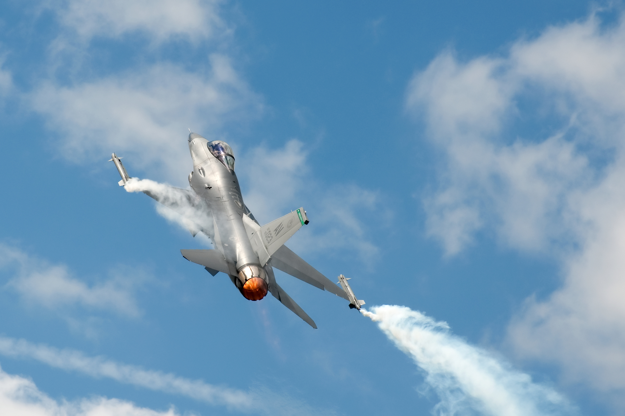 F-16, Avertizare