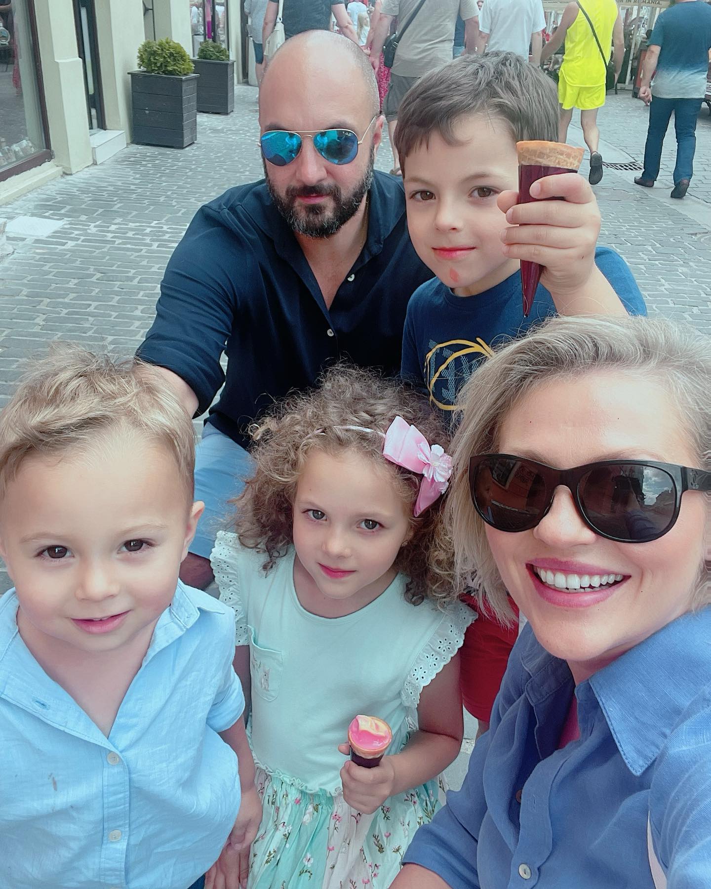 Mirela Vaida cu soțul și copiii