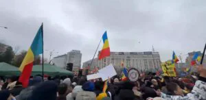 Conflict între protestatari și jandarmi la mitingul AUR din Piața Victoriei