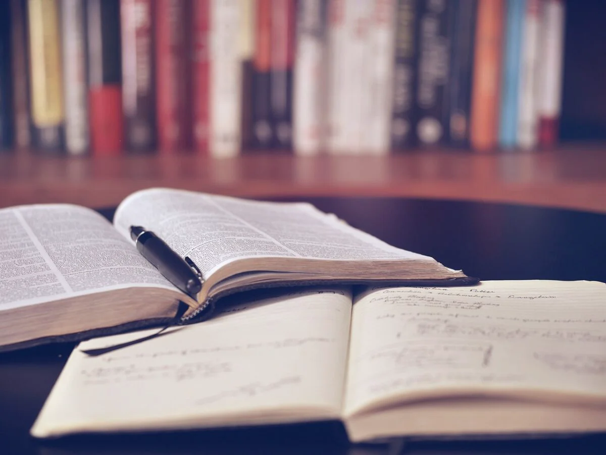 Limba româna, testată printr-un examen standardizat pentru elevii alolingvi și funcționari publici